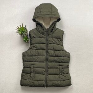 Hollister Sherpa Lined Hooded Puffer Vest (Olive Green)